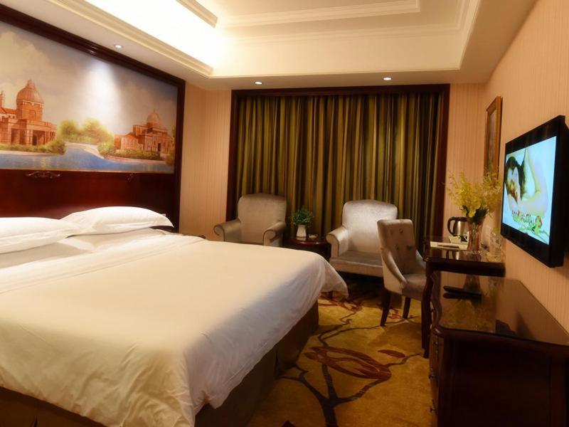 Vienna Hotel Loudi Chunyuan Pedestrian Street מראה חיצוני תמונה