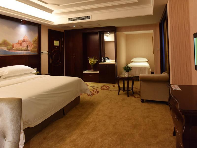 Vienna Hotel Loudi Chunyuan Pedestrian Street מראה חיצוני תמונה