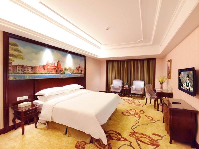 Vienna Hotel Loudi Chunyuan Pedestrian Street מראה חיצוני תמונה